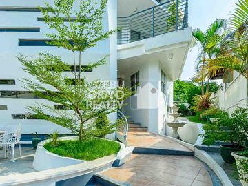 Stylish Multi-Level Home with Scenic Outdoor Views in Maria Luisa Estate Park