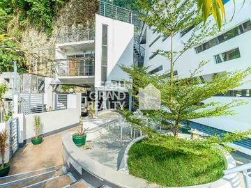 Stylish Multi-Level Home with Scenic Outdoor Views in Maria Luisa Estate Park