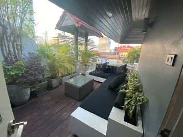 Luxury townhouse with outdoor terrace, 3 sports stadiums in prime location, Sukhumvit, near and close to Phrom Phong Skytrain station. No.58-TH-68002