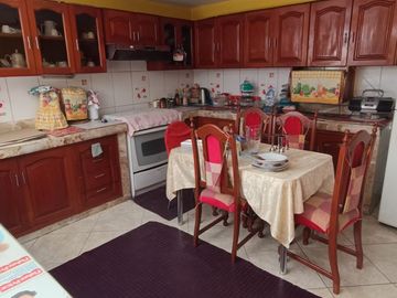 💥💫 VENDO CASA DE  3 PISOS EN LA URBANIZACIÓN LAS FLORES - SJL 💫💥