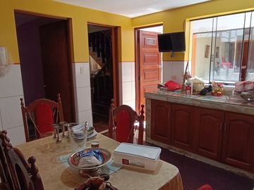 💥💫 VENDO CASA DE  3 PISOS EN LA URBANIZACIÓN LAS FLORES - SJL 💫💥
