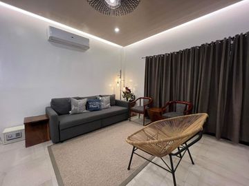 FOR SALE: 3YR OLD MODERN-INDUSTRIAL DESIGN HOUSE AND LOT IN TAGAYTAY CITY