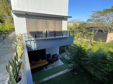 FOR SALE: 3YR OLD MODERN-INDUSTRIAL DESIGN HOUSE AND LOT IN TAGAYTAY CITY