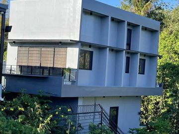 FOR SALE: 3YR OLD MODERN-INDUSTRIAL DESIGN HOUSE AND LOT IN TAGAYTAY CITY