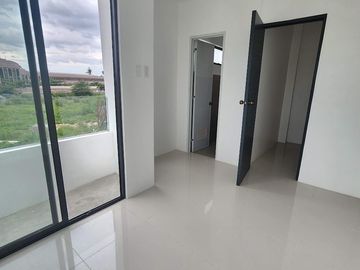 3 Storey Subdivision House for Sale in Talamban Cebu