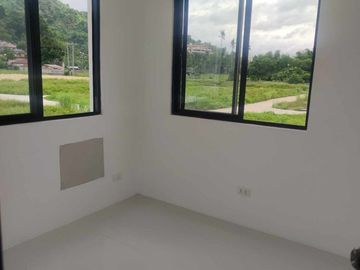 3 Storey Subdivision House for Sale in Talamban Cebu