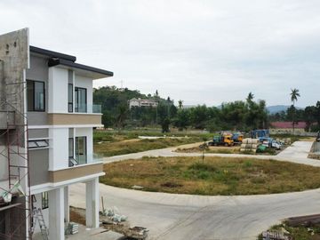 3 Storey Subdivision House for Sale in Talamban Cebu