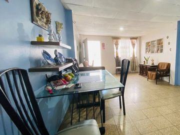 Se vende casa Alborada XIII Avenida Francisco de Orellana  frente a Mall del Río o La Gran Manzana