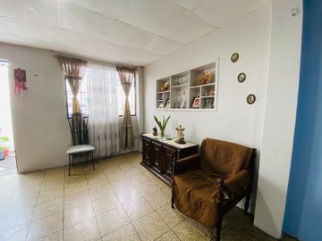 Se vende casa Alborada XIII Avenida Francisco de Orellana  frente a Mall del Río o La Gran Manzana