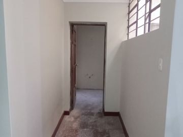 Vendo Edificio de 03 Pisos + Aires – Ideal Para Negocio, Taller o Alquiler