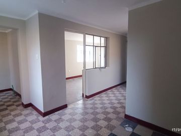 Vendo Edificio de 03 Pisos + Aires – Ideal Para Negocio, Taller o Alquiler