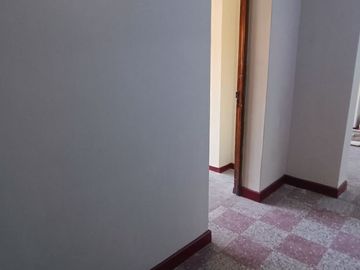Vendo Edificio de 03 Pisos + Aires – Ideal Para Negocio, Taller o Alquiler