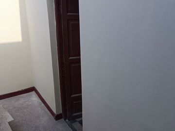 Vendo Edificio de 03 Pisos + Aires – Ideal Para Negocio, Taller o Alquiler