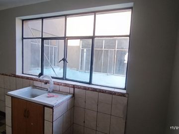 Vendo Edificio de 03 Pisos + Aires – Ideal Para Negocio, Taller o Alquiler
