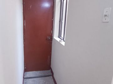 Vendo Edificio de 03 Pisos + Aires – Ideal Para Negocio, Taller o Alquiler
