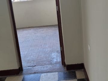 Vendo Edificio de 03 Pisos + Aires – Ideal Para Negocio, Taller o Alquiler