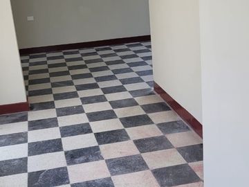 Vendo Edificio de 03 Pisos + Aires – Ideal Para Negocio, Taller o Alquiler