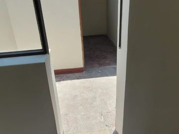 Vendo Edificio de 03 Pisos + Aires – Ideal Para Negocio, Taller o Alquiler