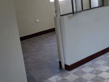 Vendo Edificio de 03 Pisos + Aires – Ideal Para Negocio, Taller o Alquiler