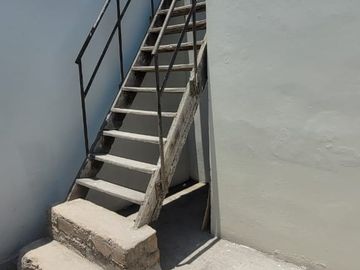 Vendo Edificio de 03 Pisos + Aires – Ideal Para Negocio, Taller o Alquiler