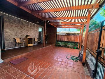 Se VENDE Acogedora Casa Esquina en La Florida