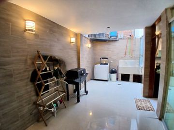 👨‍👩‍👧‍👦 VENDO MODERNA Y ELEGANTE CASA DE 3 PISOS + AZOTEA EN SAN LUIS