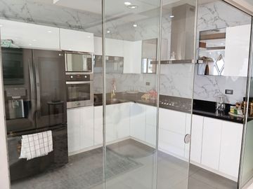 👨‍👩‍👧‍👦 VENDO MODERNA Y ELEGANTE CASA DE 3 PISOS + AZOTEA EN SAN LUIS
