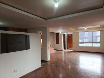 CASA EN VENTA EN IZAMBA. AMBATO