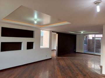 CASA EN VENTA EN IZAMBA. AMBATO