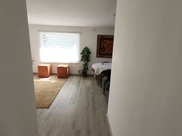 Se vende casa con cabaña en Rene Schneider casi llegando a Rubén Darío, Valdivia