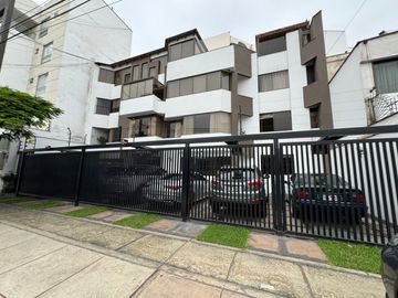 Venta Departamento 1er piso en Av. Reynaldo Vivanco, Surco.