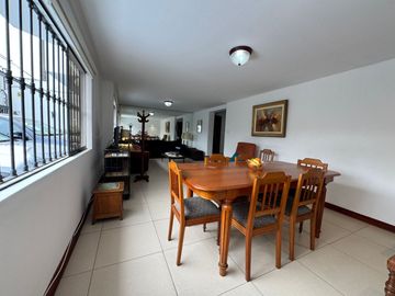 Venta Departamento 1er piso en Av. Reynaldo Vivanco, Surco.