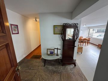 Venta Departamento 1er piso en Av. Reynaldo Vivanco, Surco.