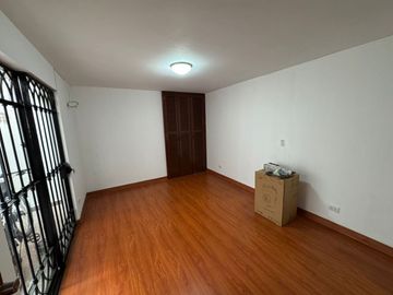 Venta Departamento 1er piso en Av. Reynaldo Vivanco, Surco.