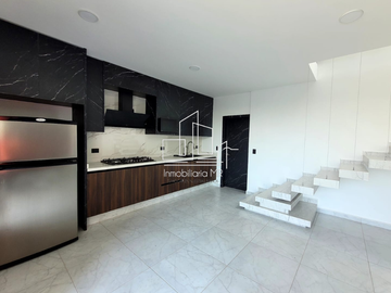 CASA CON ALBERCA EN ATLATLAHUCAN MORELOS.