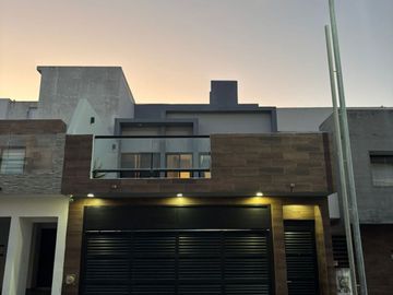 CASA EN RENTA AMUEBLADA EN RESIDENCIAL ALIKA EN ZONA NORTE DEL PUERTO DE VERACRUZ