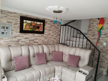 CASA EN VENTA 4 PISOS SUBA LOMBARDÍA