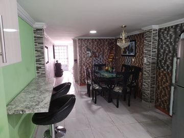 CASA EN VENTA 4 PISOS SUBA LOMBARDÍA