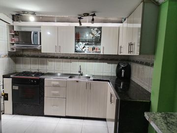 CASA EN VENTA 4 PISOS SUBA LOMBARDÍA