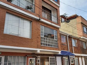 CASA EN VENTA 4 PISOS SUBA LOMBARDÍA