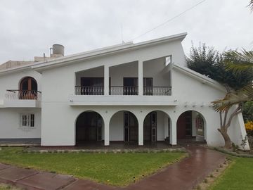 SE VENDE CASA RESIDENCIAL LA ANGOSTUR 1023  DOS CUADRAS DEL HOTEL LAS DUNAS - ICA