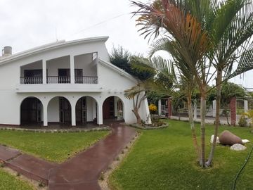 SE VENDE CASA RESIDENCIAL LA ANGOSTUR 1023  DOS CUADRAS DEL HOTEL LAS DUNAS - ICA