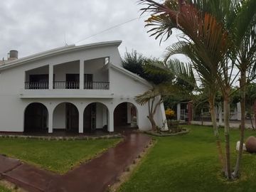 SE VENDE CASA RESIDENCIAL LA ANGOSTUR 1023  DOS CUADRAS DEL HOTEL LAS DUNAS - ICA