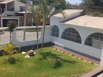 SE VENDE CASA RESIDENCIAL LA ANGOSTUR 1023  DOS CUADRAS DEL HOTEL LAS DUNAS - ICA