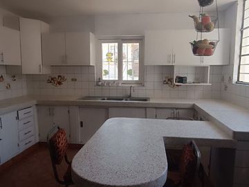 SE VENDE CASA RESIDENCIAL LA ANGOSTUR 1023  DOS CUADRAS DEL HOTEL LAS DUNAS - ICA