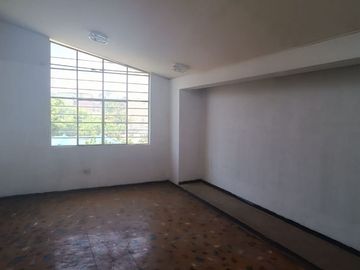 SE VENDE CASA RESIDENCIAL LA ANGOSTUR 1023  DOS CUADRAS DEL HOTEL LAS DUNAS - ICA