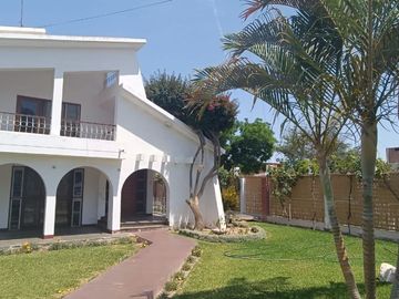 SE VENDE CASA RESIDENCIAL LA ANGOSTUR 1023  DOS CUADRAS DEL HOTEL LAS DUNAS - ICA