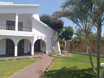 SE VENDE CASA RESIDENCIAL LA ANGOSTUR 1023  DOS CUADRAS DEL HOTEL LAS DUNAS - ICA