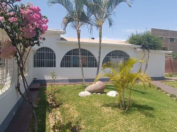 SE VENDE CASA RESIDENCIAL LA ANGOSTUR 1023  DOS CUADRAS DEL HOTEL LAS DUNAS - ICA