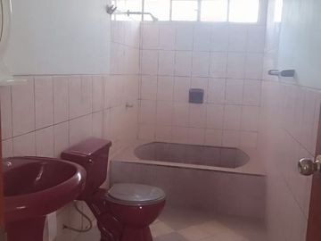 SE VENDE CASA RESIDENCIAL LA ANGOSTUR 1023  DOS CUADRAS DEL HOTEL LAS DUNAS - ICA